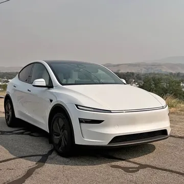 2026 Tesla Model Y Juniper AWD