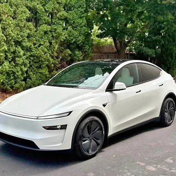 2026 Tesla Model Y · Juniper