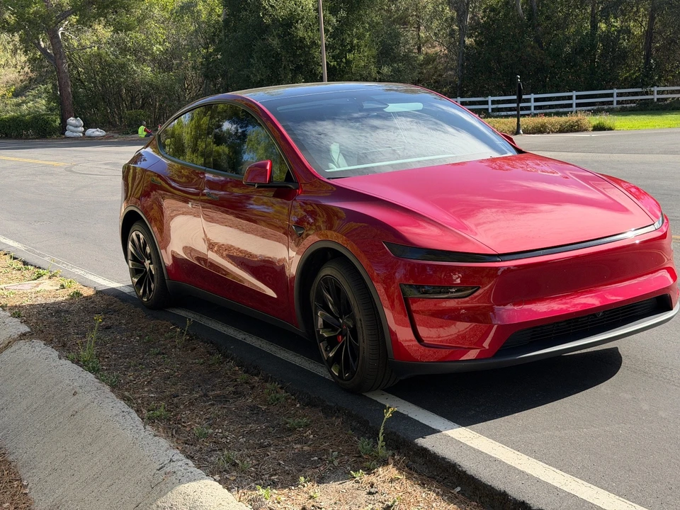 2026 Tesla Model Y - Image 4 of 21