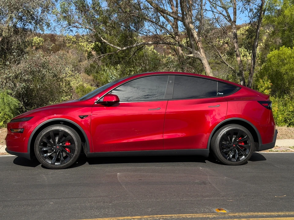 2026 Tesla Model Y - Image 9 of 21