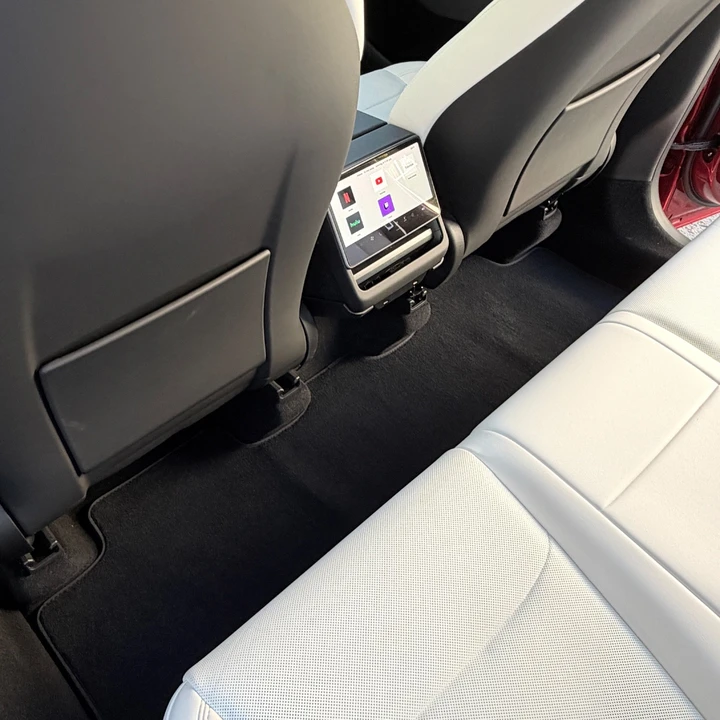 2026 Tesla Model Y - Image 18 of 21