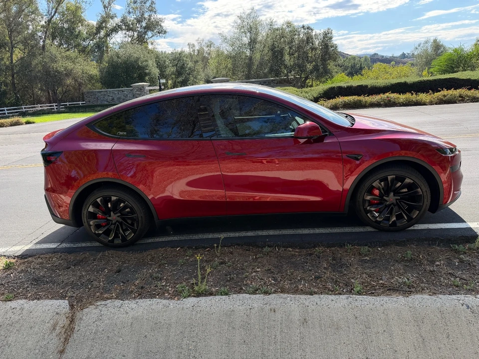 2026 Tesla Model Y - Image 5 of 21