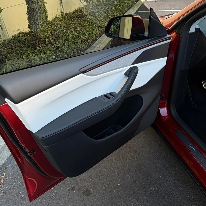 2026 Tesla Model Y - Image 15 of 21