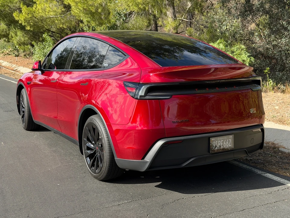 2026 Tesla Model Y - Image 8 of 21
