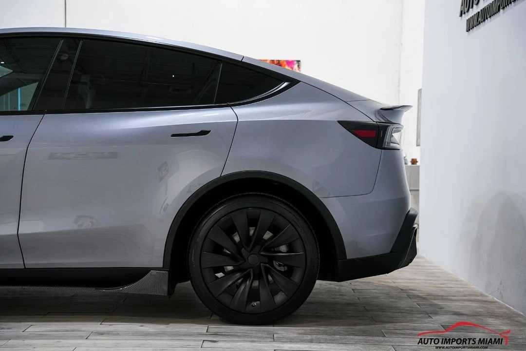 2026 Tesla Model Y - Image 18 of 21