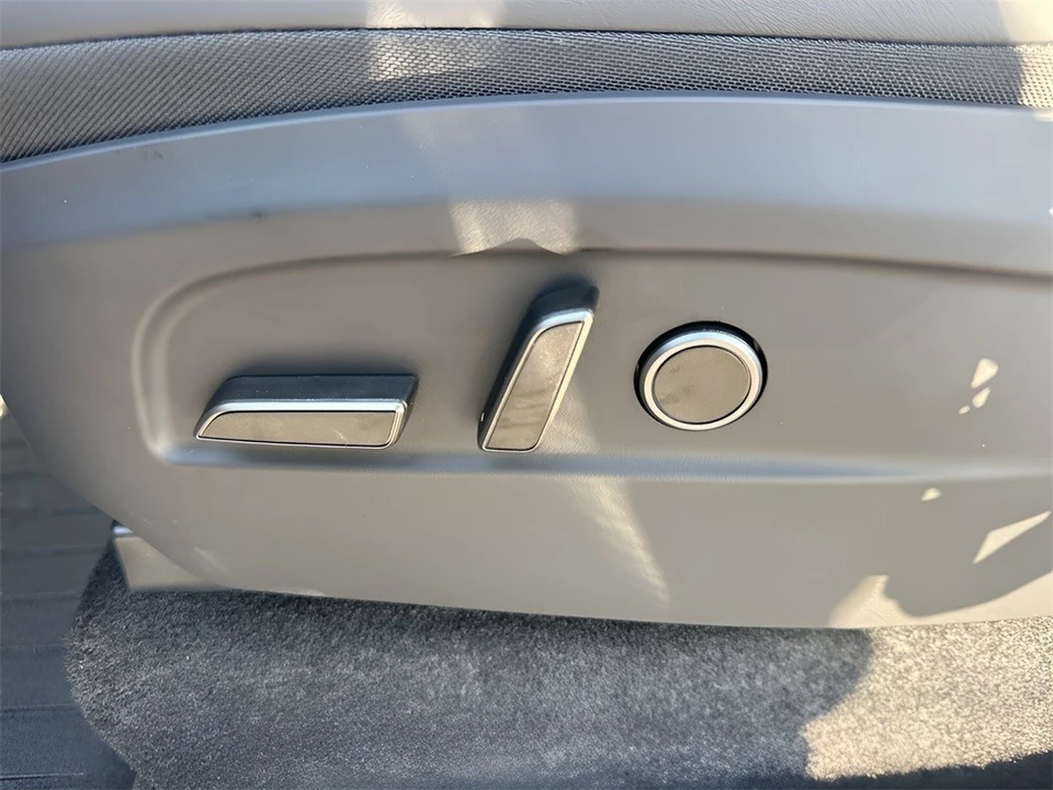 2026 Tesla Model Y - Image 10 of 12