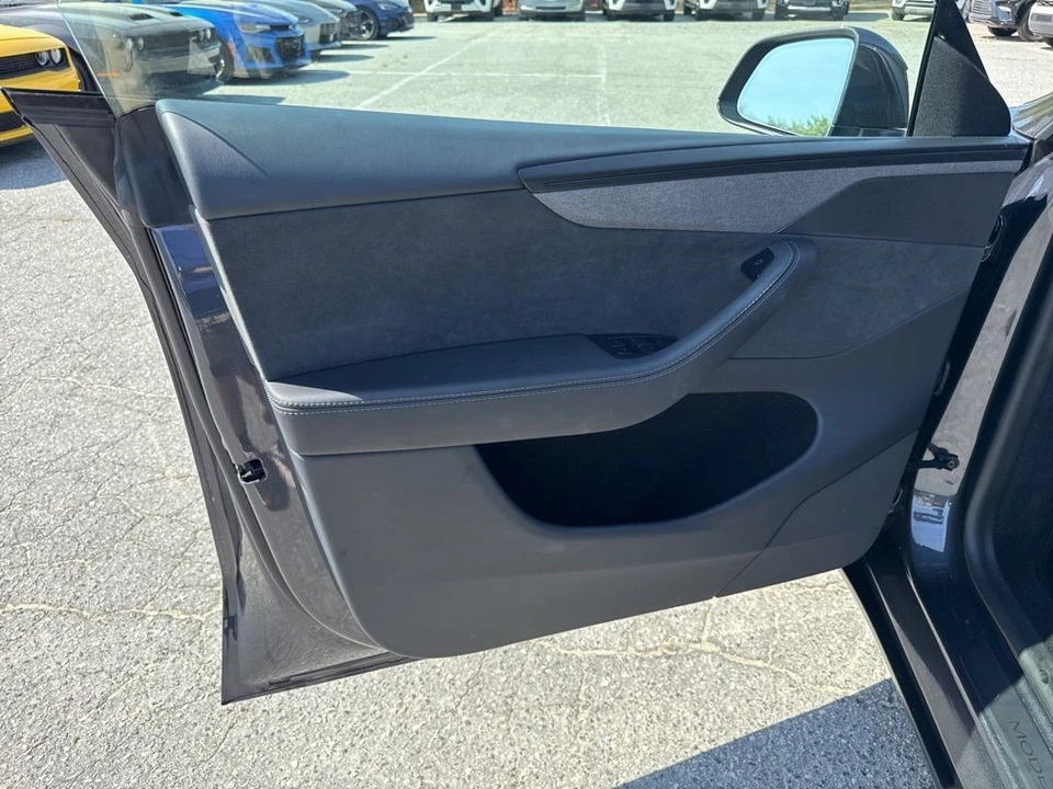 2026 Tesla Model Y - Image 28 of 31