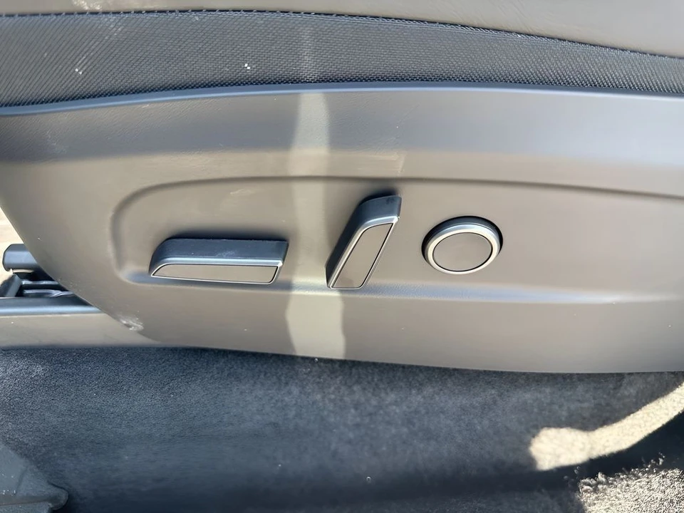 2026 Tesla Model Y - Image 10 of 31
