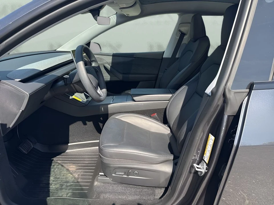 2026 Tesla Model Y - Image 9 of 31