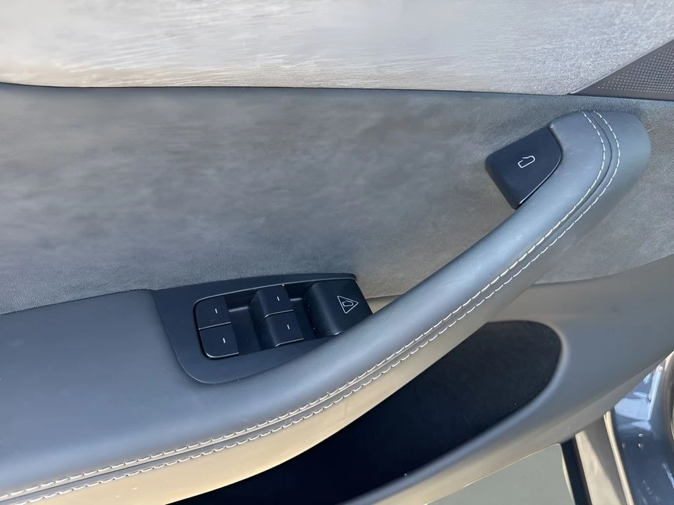2026 Tesla Model Y - Image 29 of 31