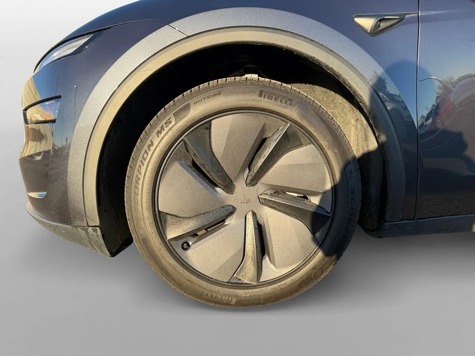 2026 Tesla Model Y - Image 10 of 21