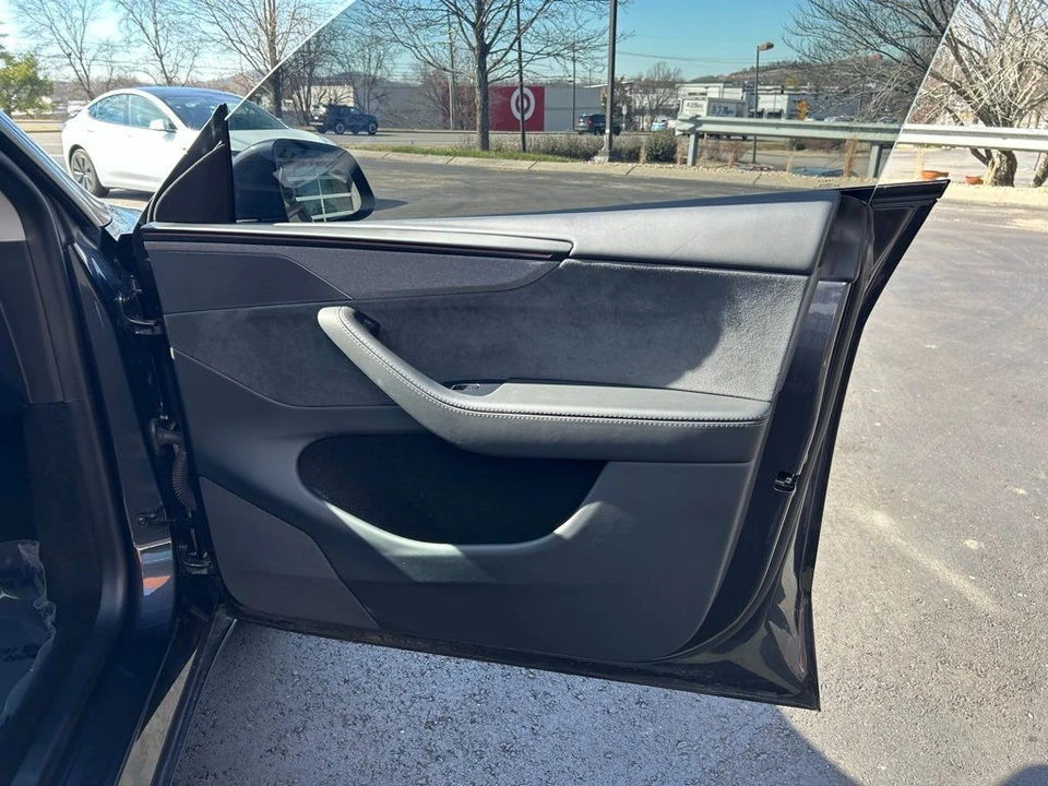 2026 Tesla Model Y - Image 12 of 17