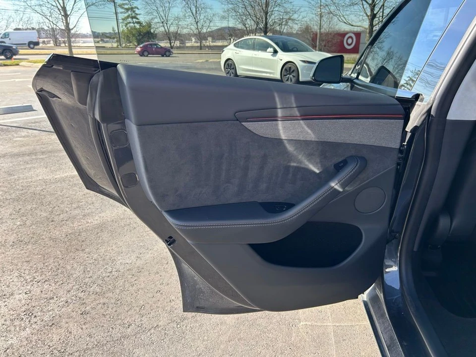 2026 Tesla Model Y - Image 10 of 17