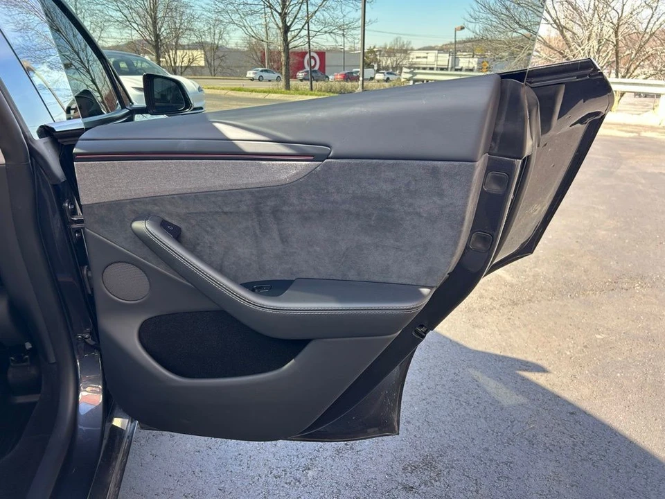 2026 Tesla Model Y - Image 8 of 17