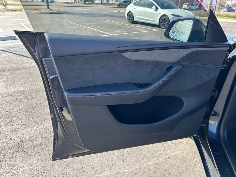2026 Tesla Model Y - Image 14 of 17