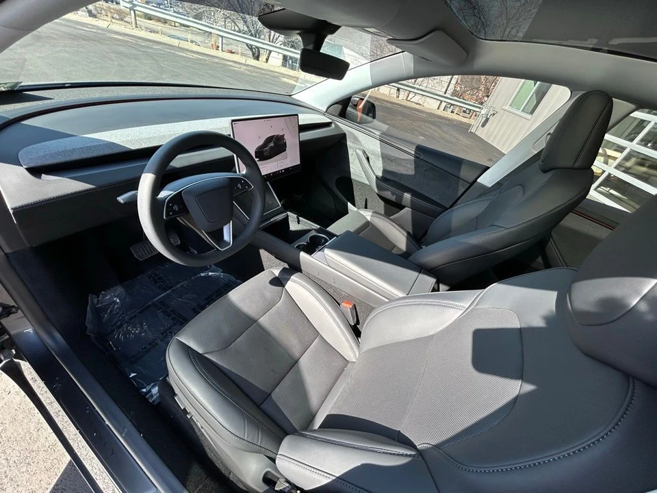 2026 Tesla Model Y - Image 15 of 17