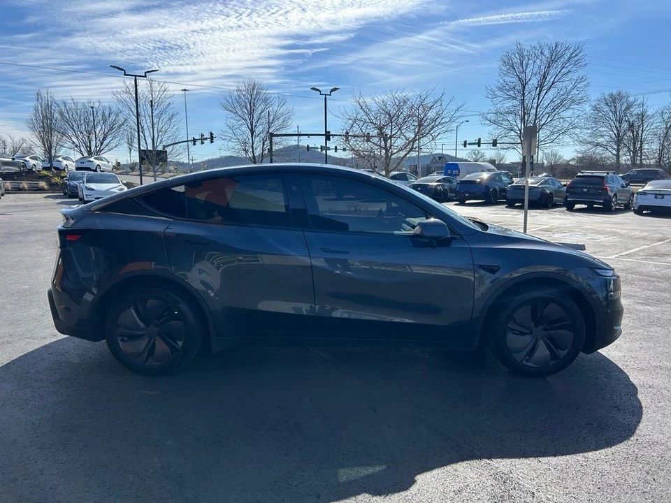 2026 Tesla Model Y - Image 4 of 17