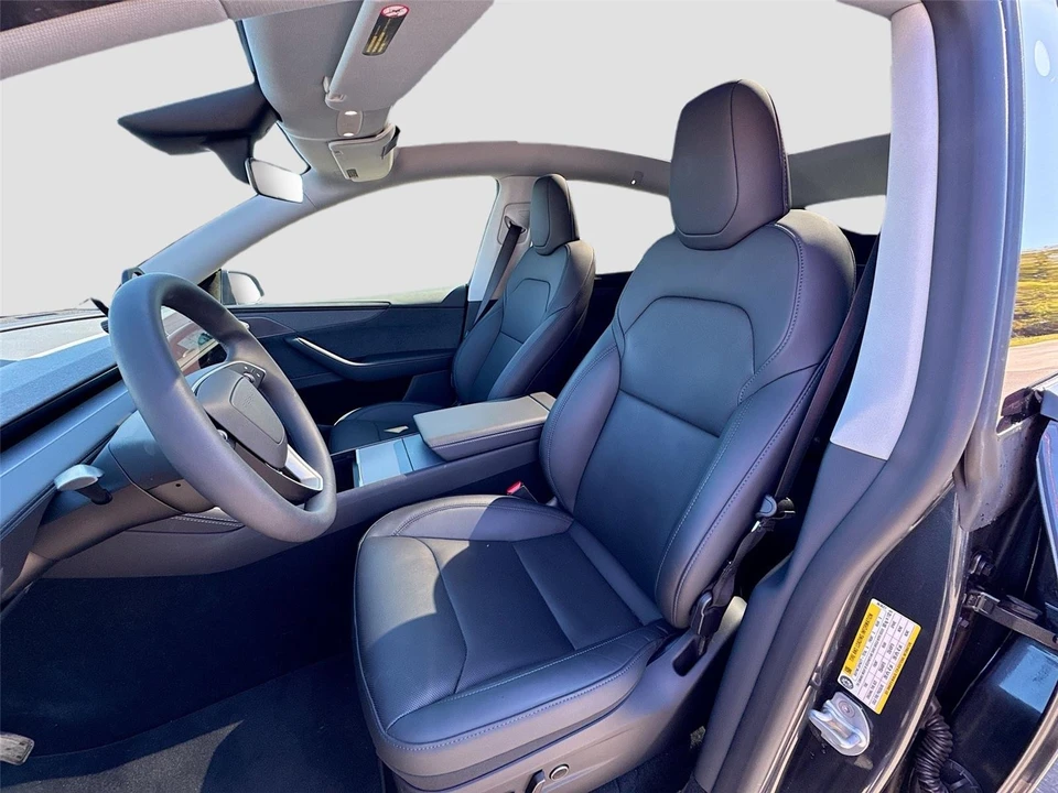 2026 Tesla Model Y - Image 9 of 14