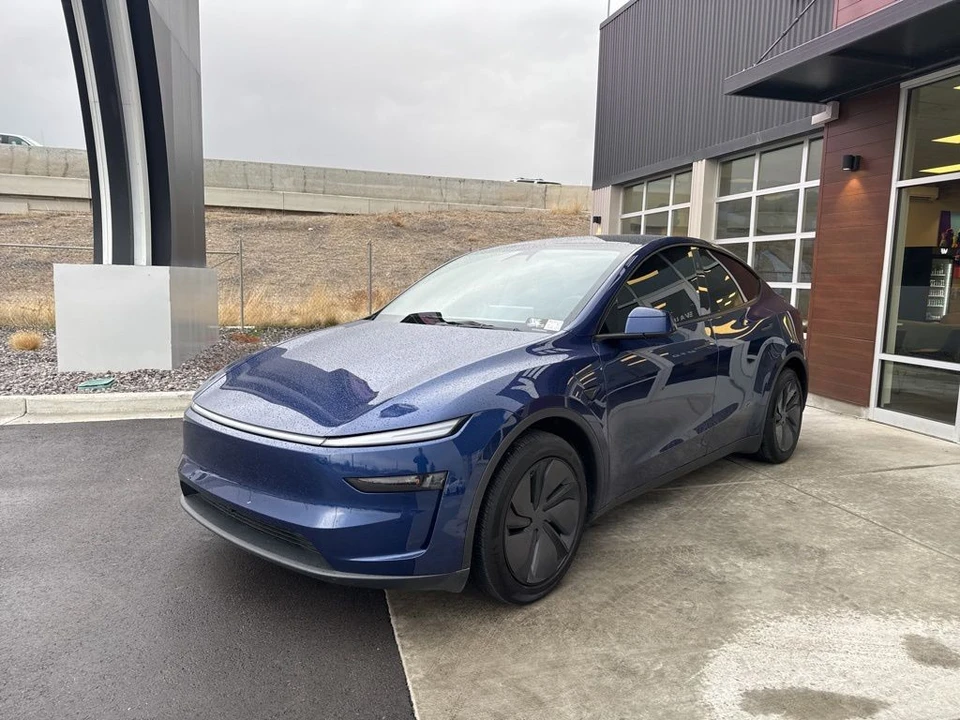 2026 Tesla Model Y - Image 4 of 21