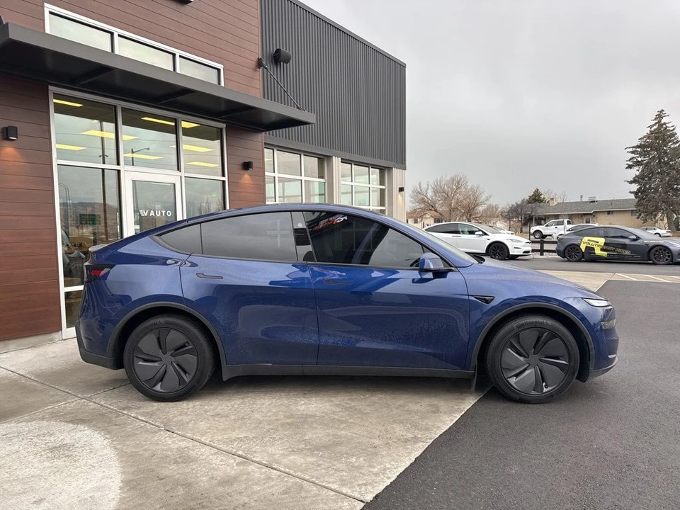 2026 Tesla Model Y - Image 9 of 21