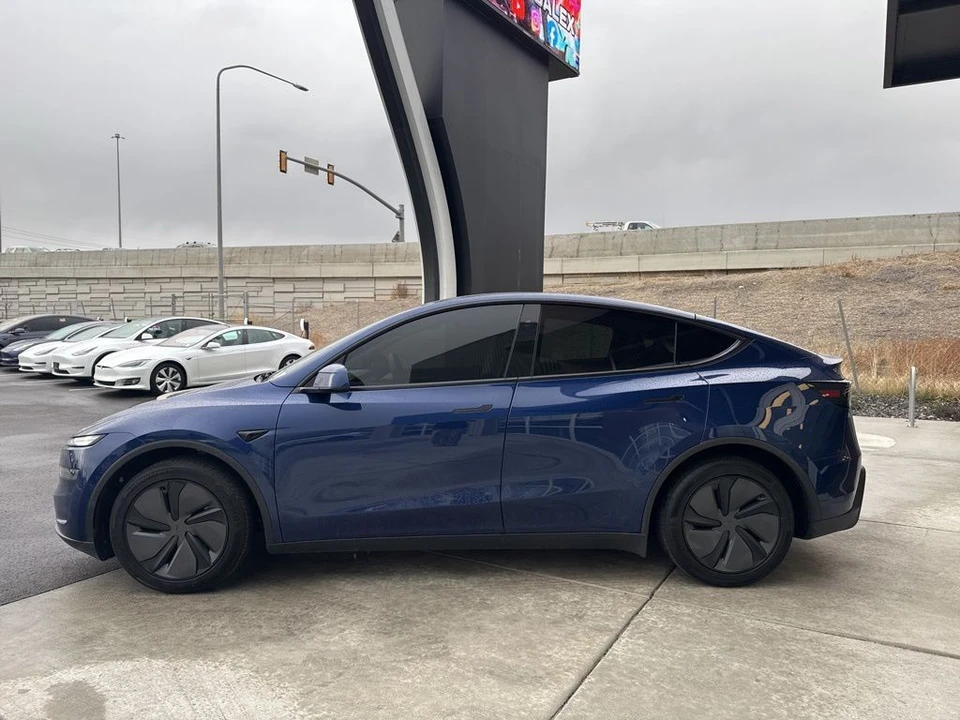 2026 Tesla Model Y - Image 5 of 21