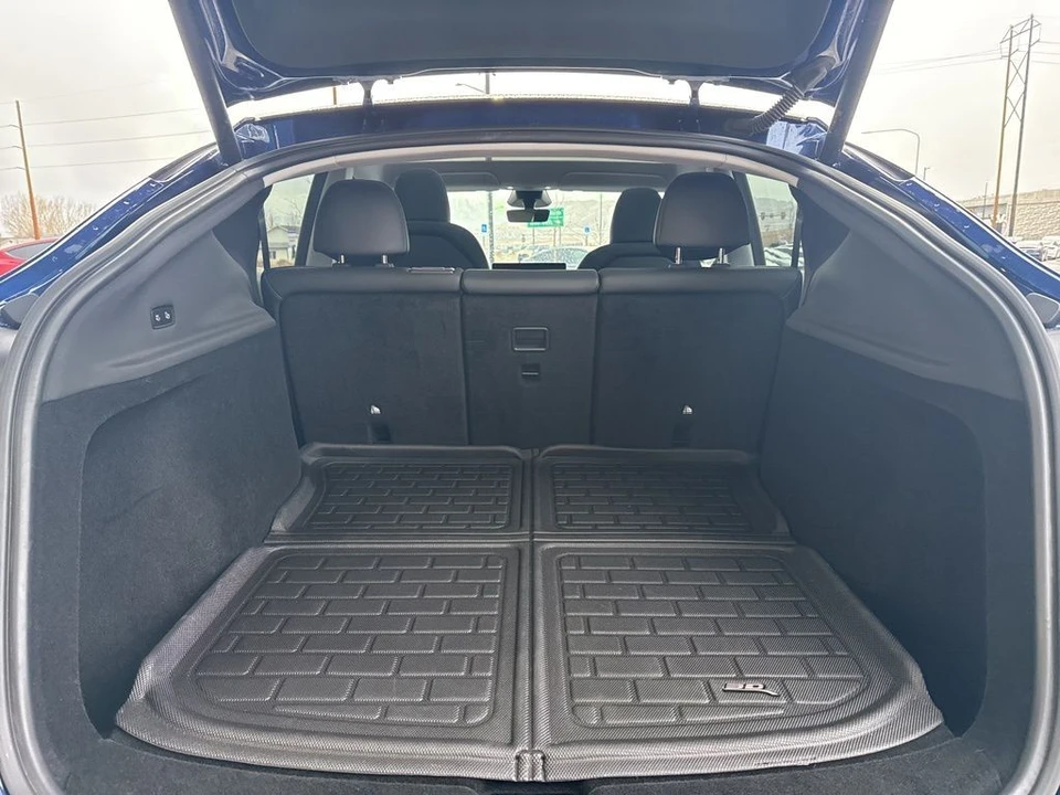 2026 Tesla Model Y - Image 17 of 21
