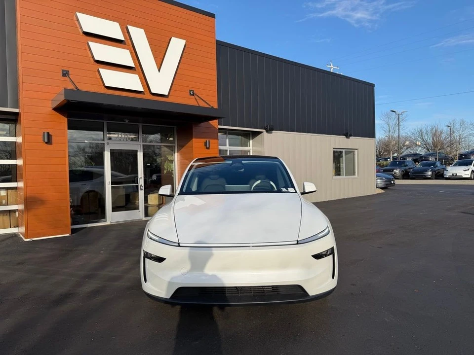 2026 Tesla Model Y - Image 2 of 15