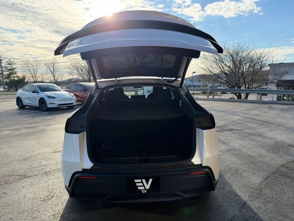 2026 Tesla Model Y - Image 6 of 15