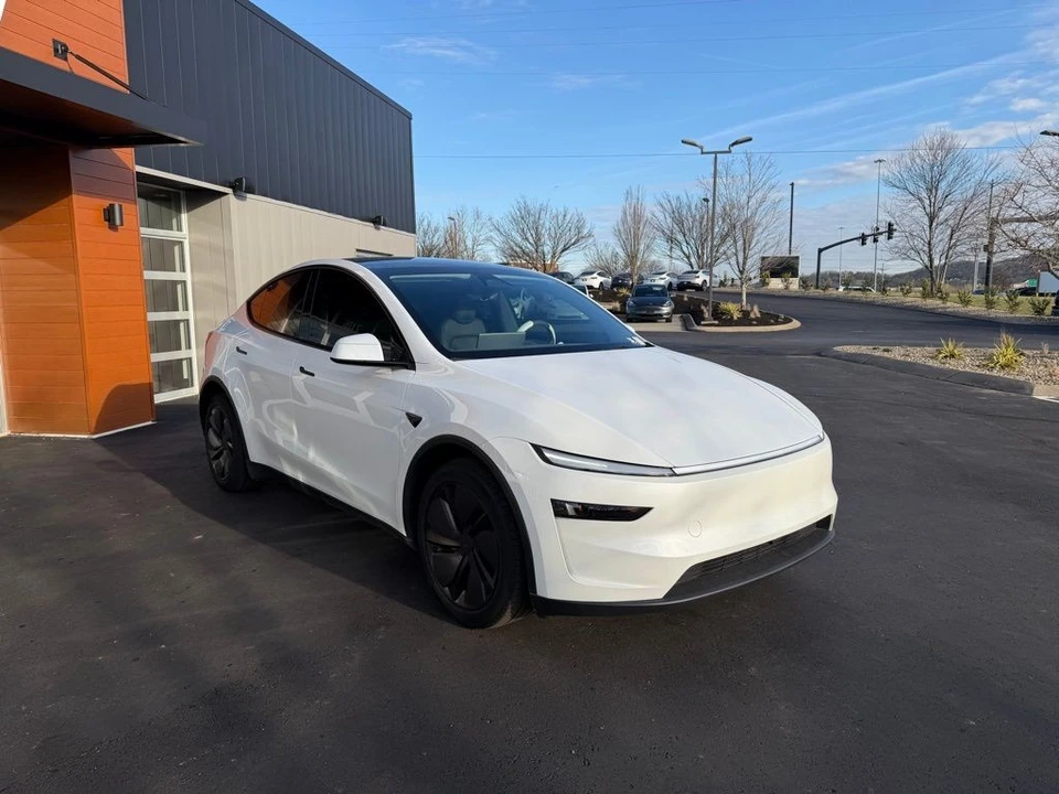 2026 Tesla Model Y - Image 3 of 15