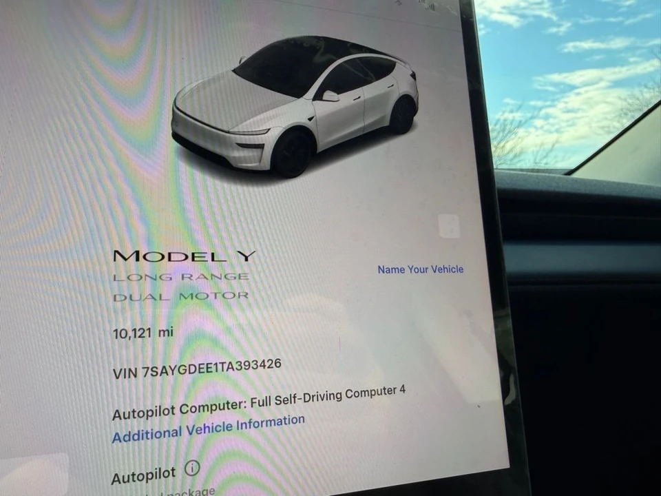2026 Tesla Model Y - Image 15 of 15