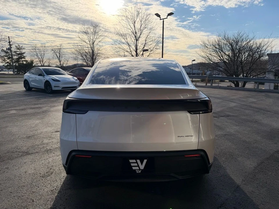 2026 Tesla Model Y - Image 5 of 15