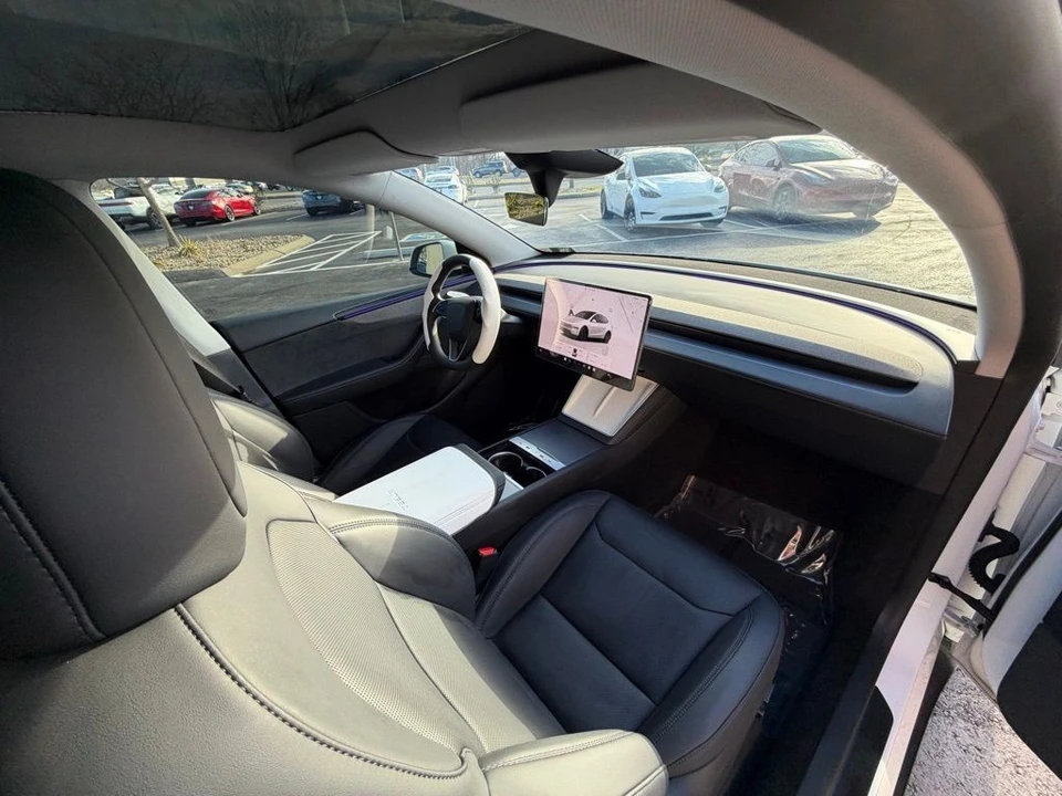 2026 Tesla Model Y - Image 12 of 15