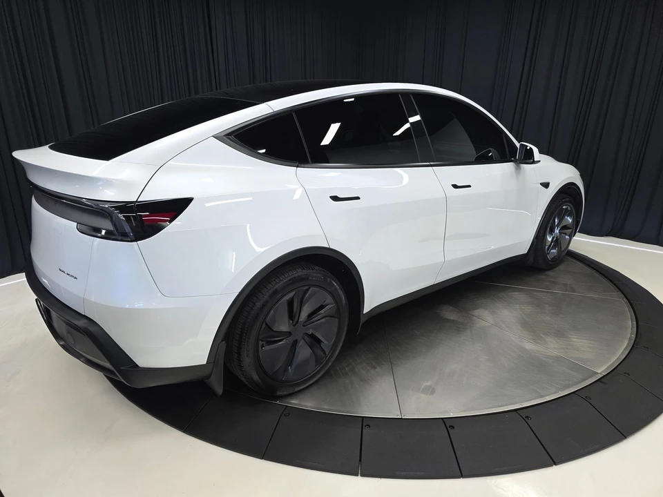 2026 Tesla Model Y - Image 12 of 21