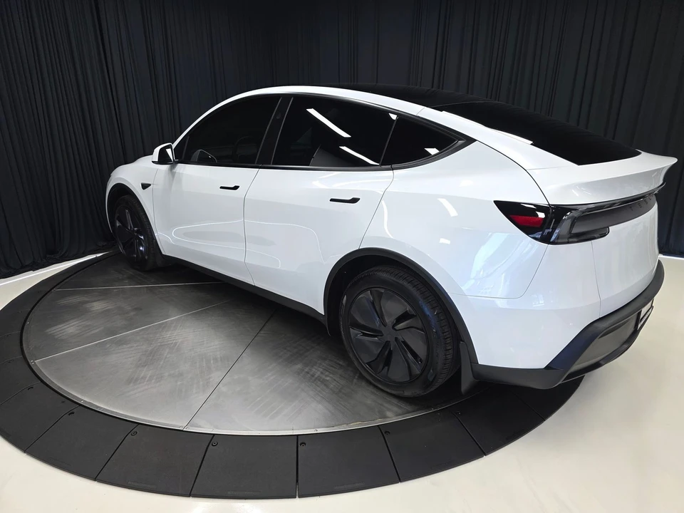 2026 Tesla Model Y - Image 10 of 21