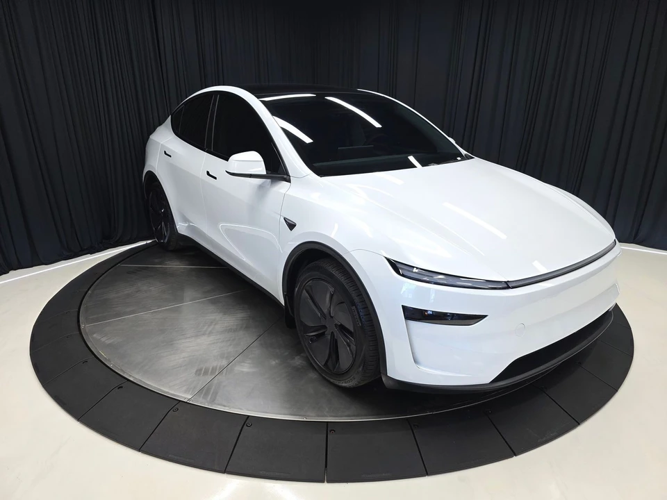 2026 Tesla Model Y - Image 6 of 21