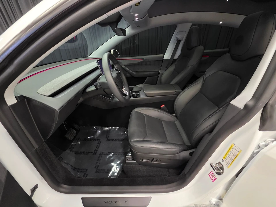 2026 Tesla Model Y - Image 17 of 21