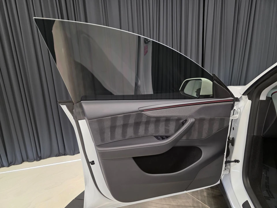2026 Tesla Model Y - Image 16 of 21