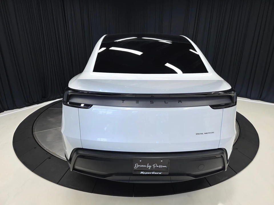 2026 Tesla Model Y - Image 11 of 21