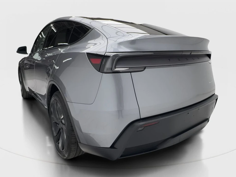 2026 Tesla Model Y - Image 10 of 21