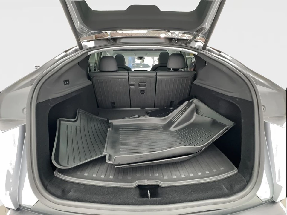 2026 Tesla Model Y - Image 16 of 21