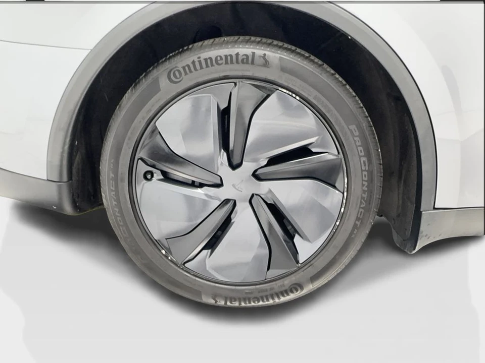 2026 Tesla Model Y - Image 14 of 21