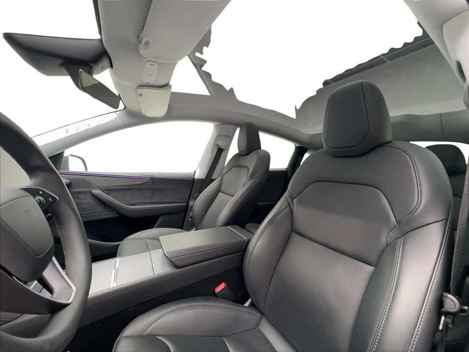 2026 Tesla Model Y - Image 18 of 21