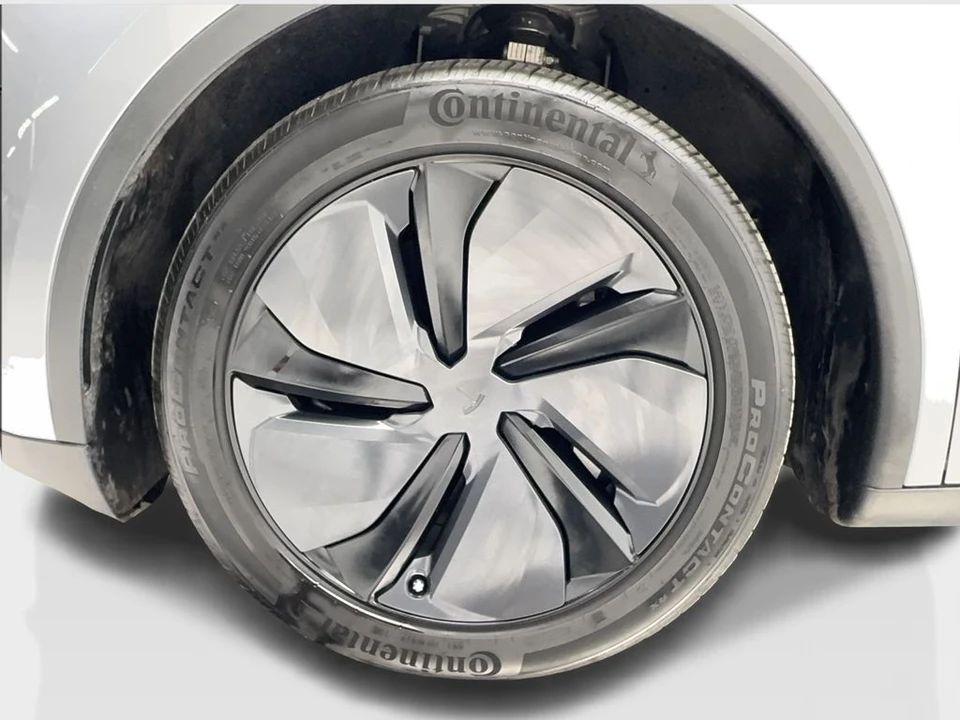 2026 Tesla Model Y - Image 12 of 21