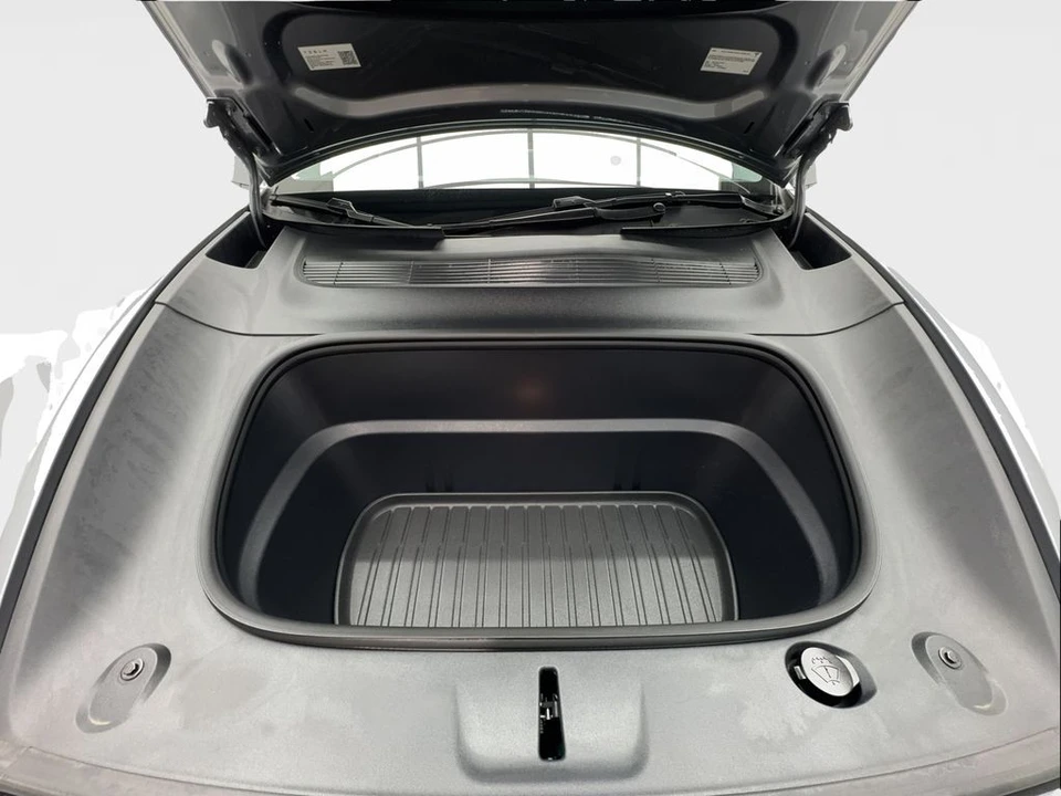 2026 Tesla Model Y - Image 17 of 21