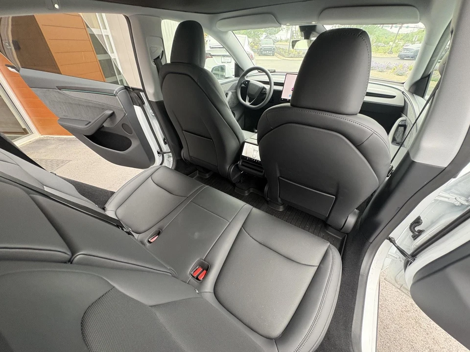 2026 Tesla Model Y - Image 12 of 18