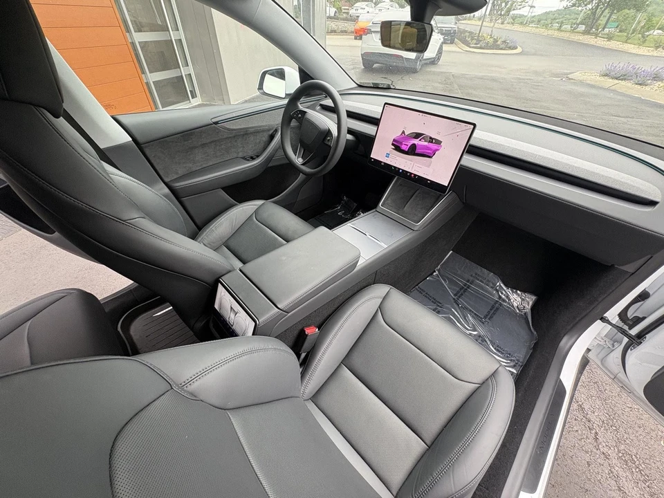 2026 Tesla Model Y - Image 14 of 18