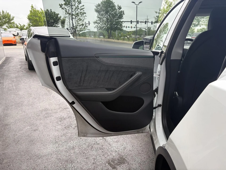2026 Tesla Model Y - Image 9 of 18