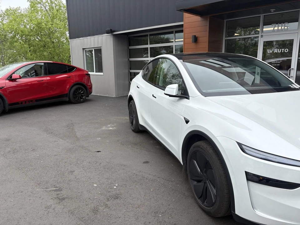 2026 Tesla Model Y - Image 3 of 18