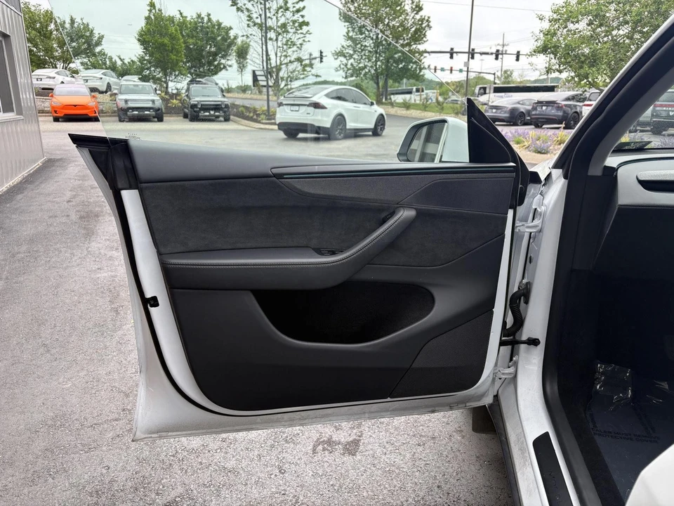 2026 Tesla Model Y - Image 15 of 18