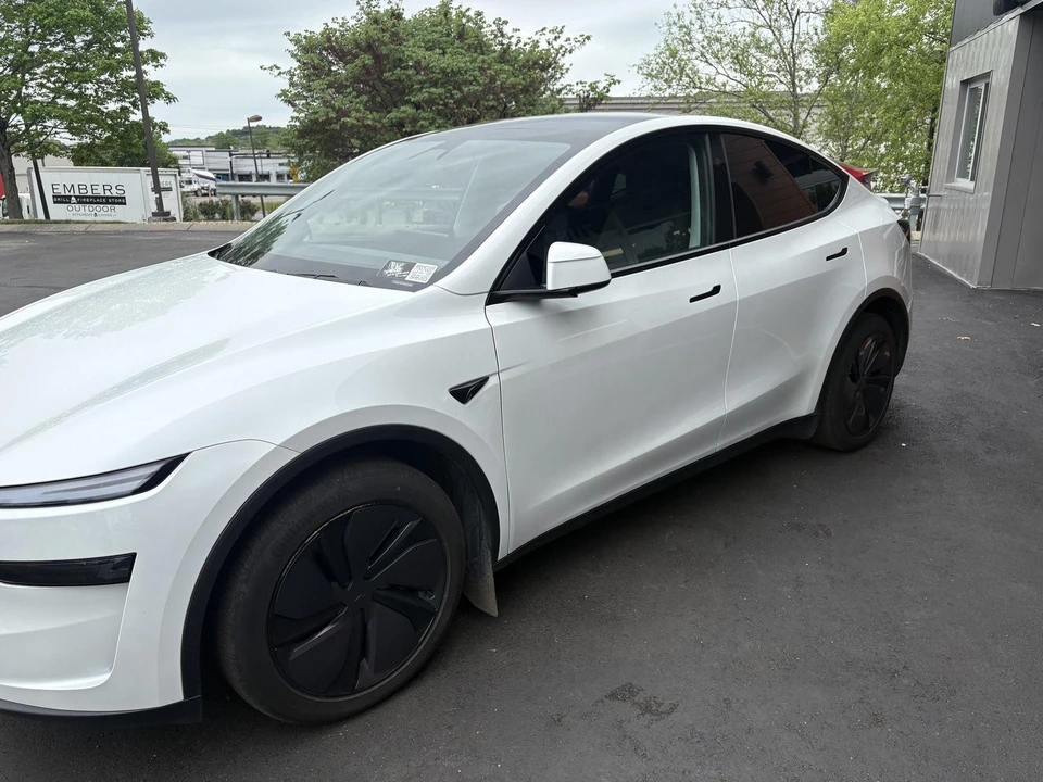 2026 Tesla Model Y - Image 4 of 18